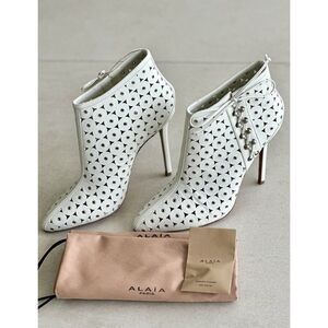 ALAIA PARIS Laser Cut Blanc High Heel Leather Ankle Boot EU 40